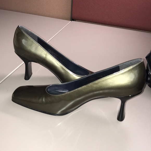 NWOT STUART WEITZMAN PUMPS - Picture 4 of 8